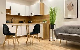 Nowoczesny Apartament w Dzierżoniowie - parter - balkon - pokój + sypialnia